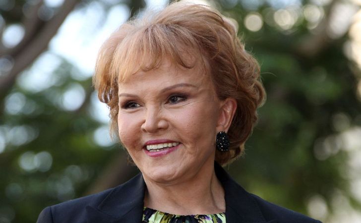 Maria Elena Holly bio