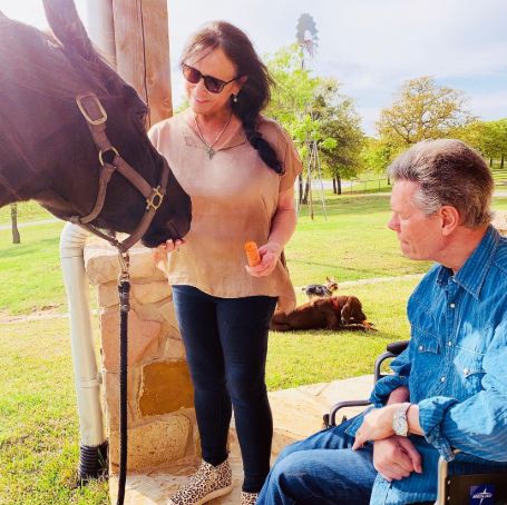 Randy Travis Songs, wife