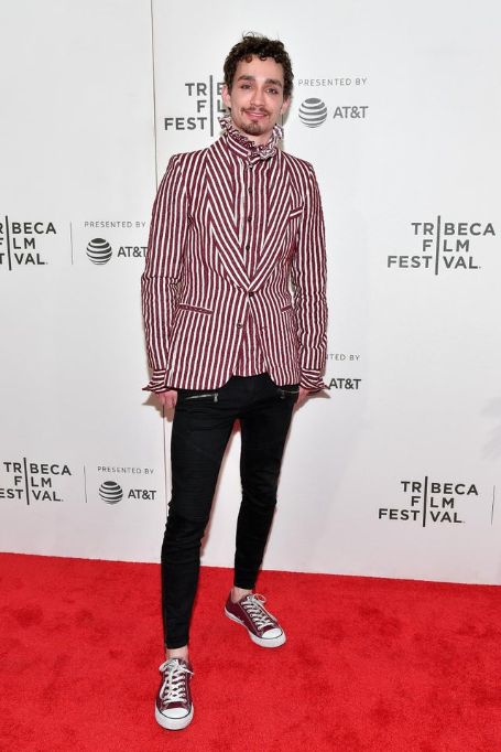 Robert Sheehan height