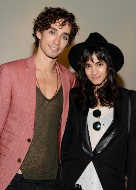 Robert Sheehan girlfriend