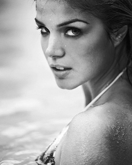 Marie Avgeropoulos age