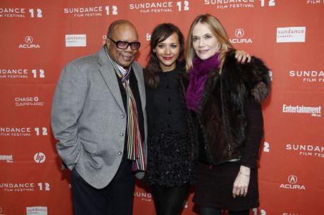 Rashida Jones Movies, Age, Height, Body, Husband, Kids, Net Worth 1 Rashida Jones parents