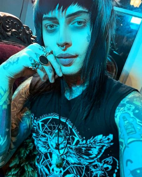 Dahvie Vanity wigless