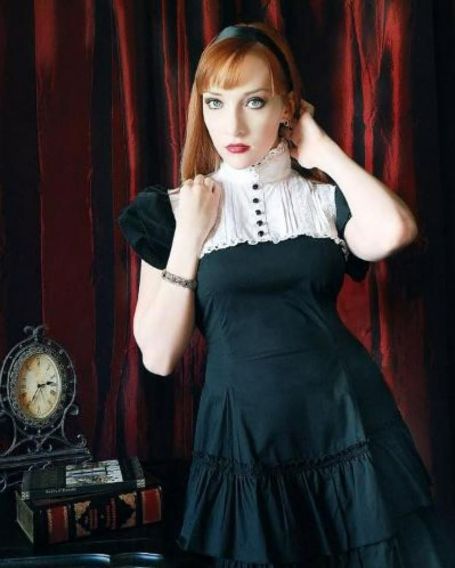 Scarlett Pomers net worth 