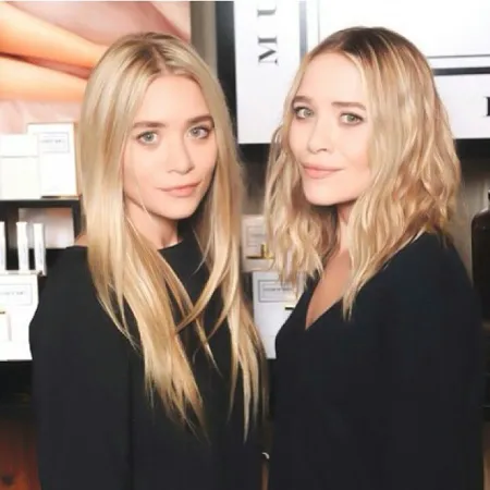 mary kate olsen with her twin ashley olsen