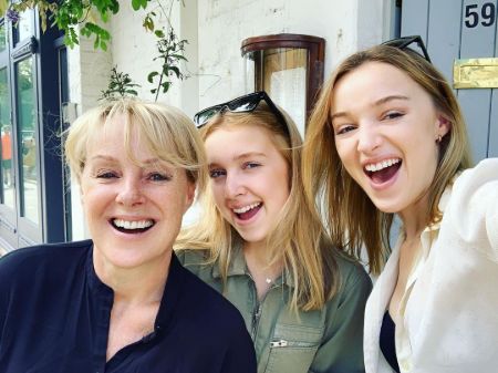 phoebe dynevor family