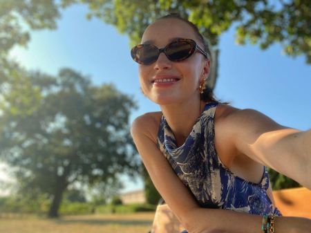 phoebe dynevor net worth