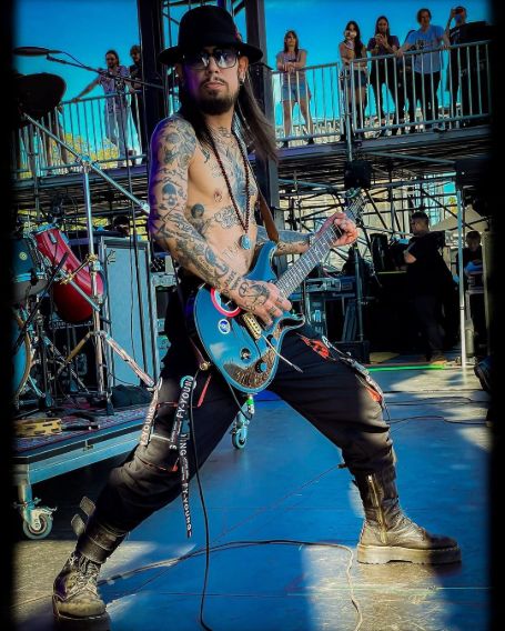 Dave Navarro age