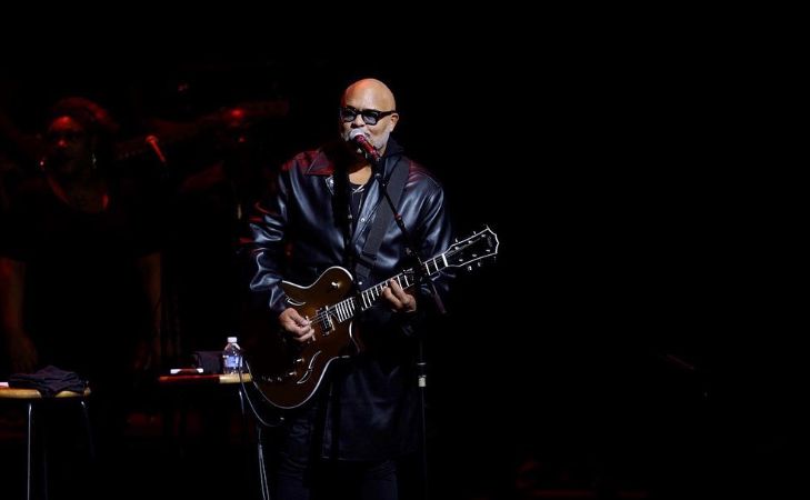 israel houghton bio