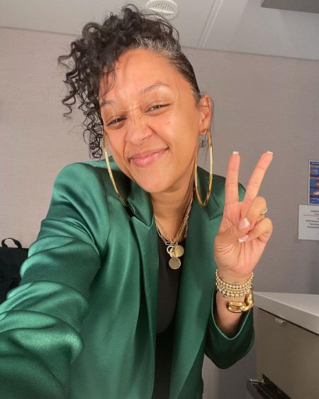 tia mowry age