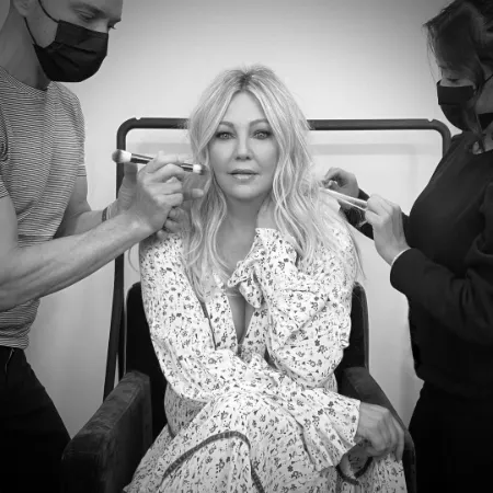 heather locklear preparing for kelly clarkson photoshoot