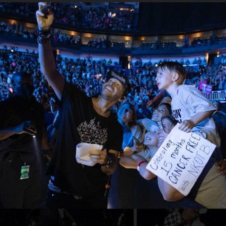 Donnie with his fan during a concert