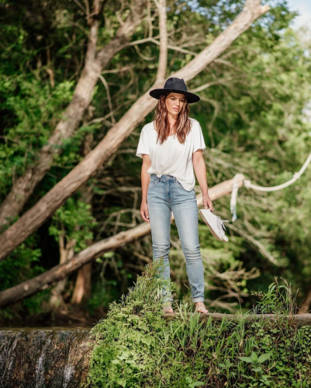 Genevieve Padalecki Height