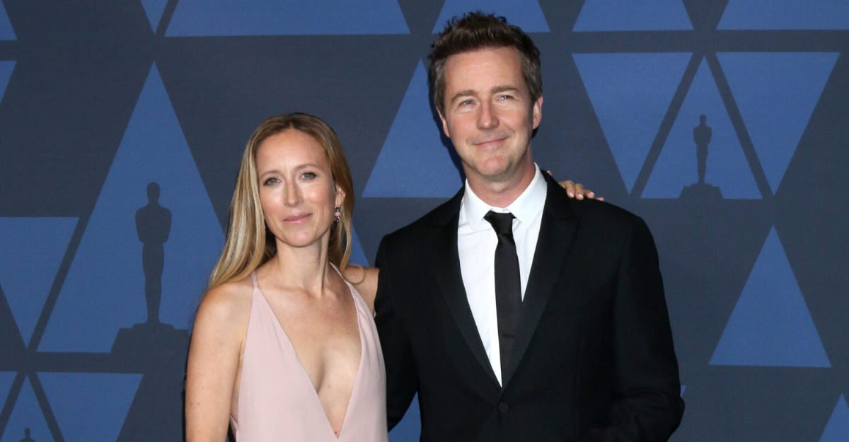 Shauna Robertson Bio