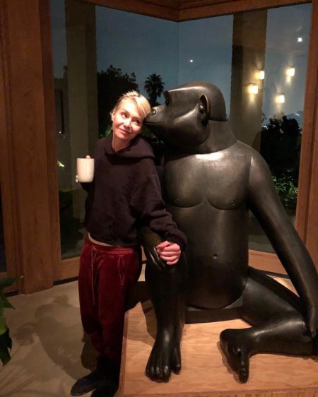 Portia De Rossi height