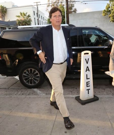 tucker carlson height