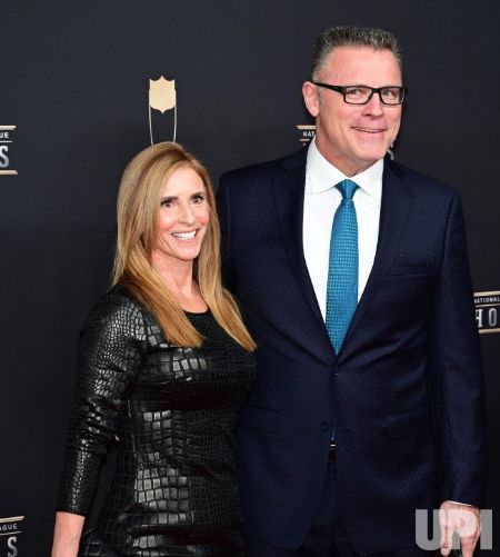howie long wife height