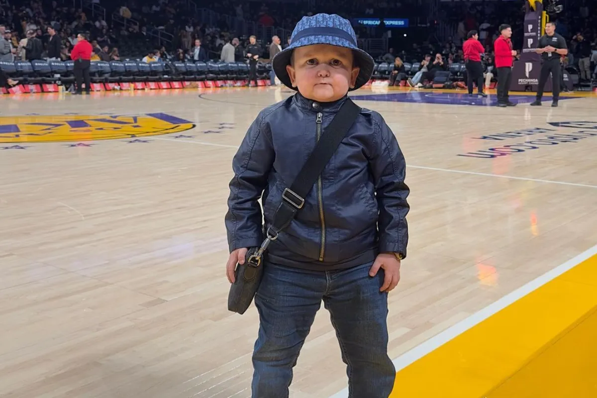 hasbulla magomedov during an nba game in 2023