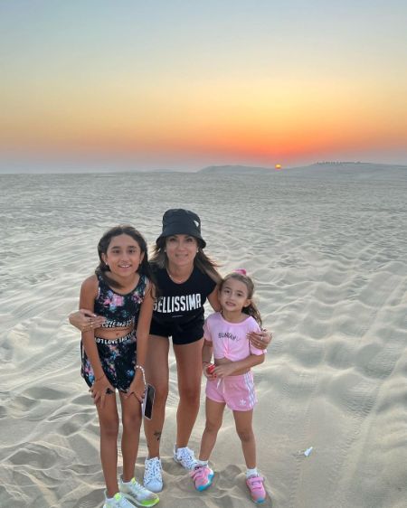 jorgelina with her two children pia di maria and mia di maria on desert