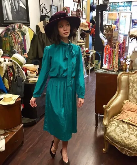 paige searcy height is 5 ft 4 inches