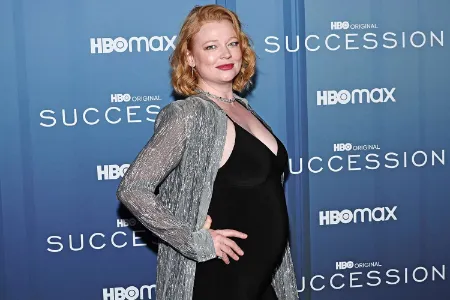 sarah snook debuting baby bump during premiere of succession season 4