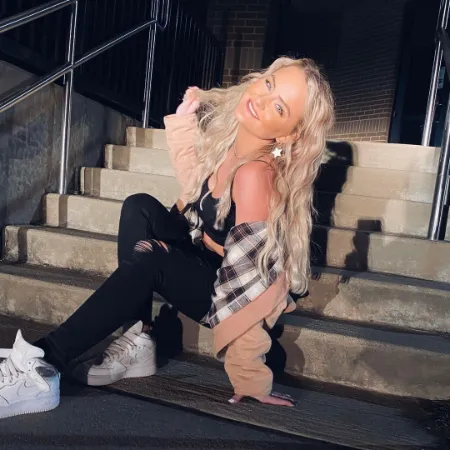 Treylon Burks Wife Shelby Pearlman Parents, Age, Net Worth 2023, Ig 4 shelby pearlman height is 5 ft 3 inches