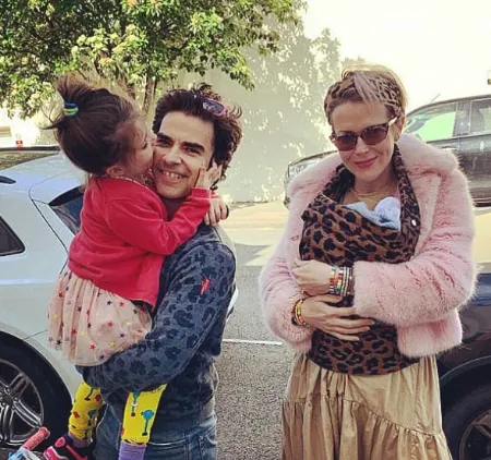 kelly jones with wife jakki and daughter riley