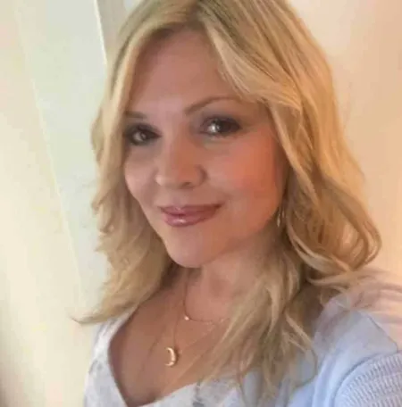 rhonda worthey age is 53 years old