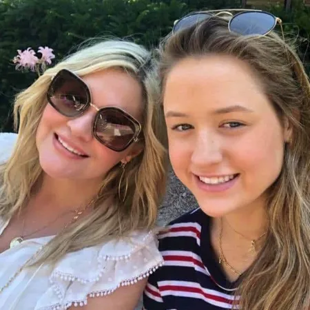 rhonda worthey with her daughter