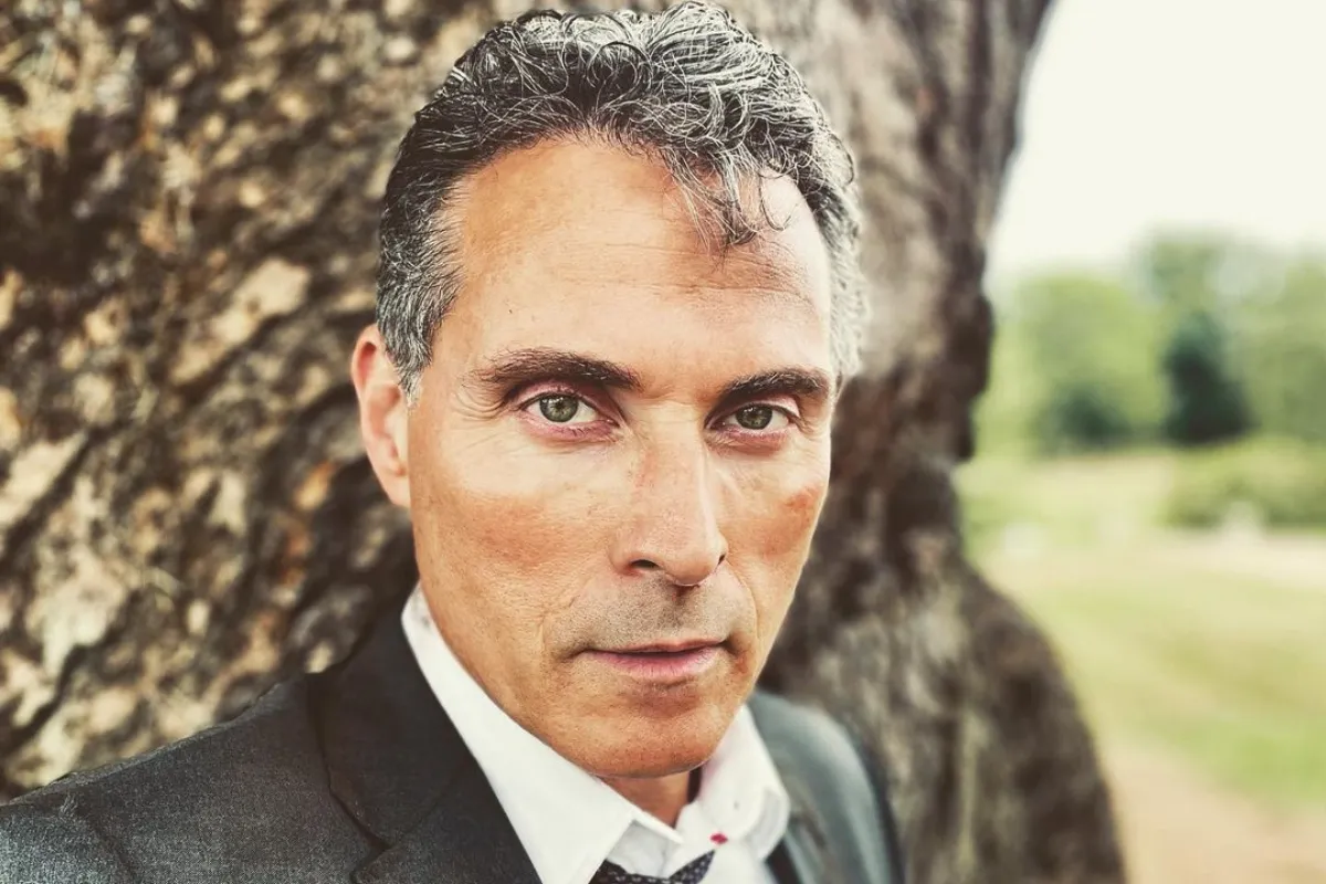 rufus sewell is a british actor