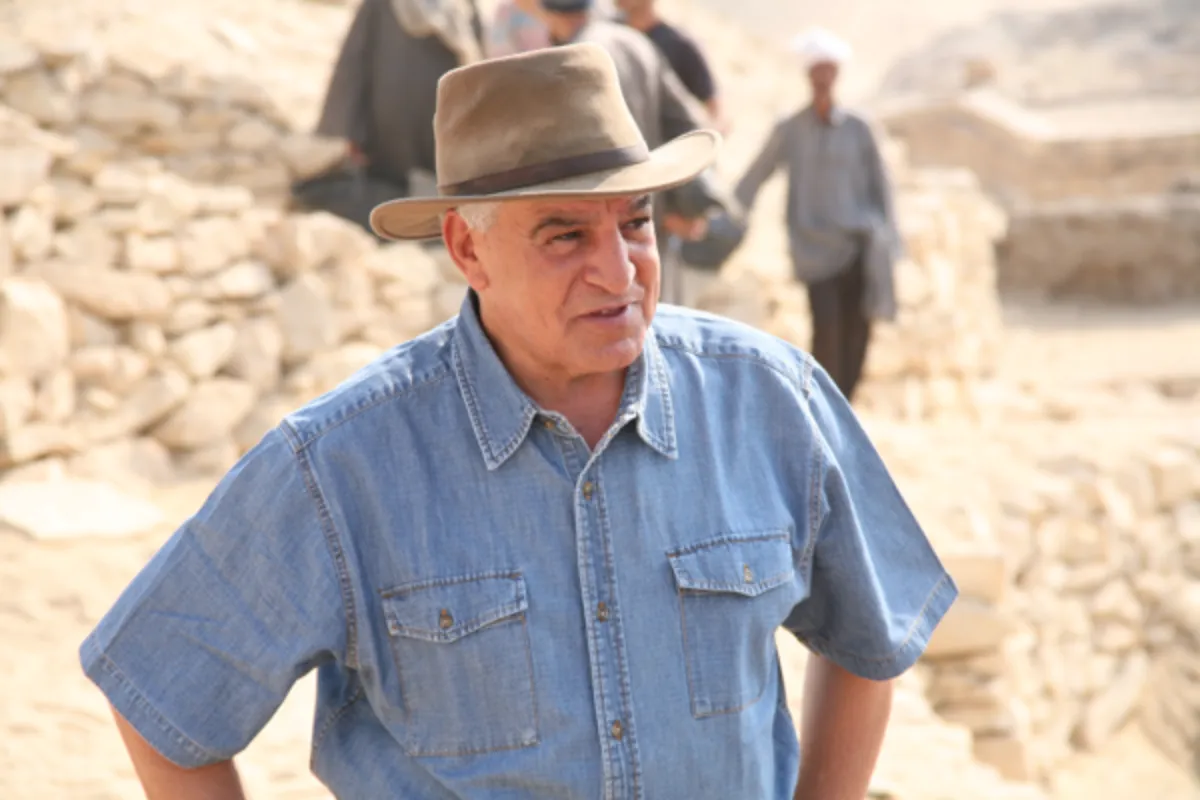 zahi hawass during his art expedition in egypt