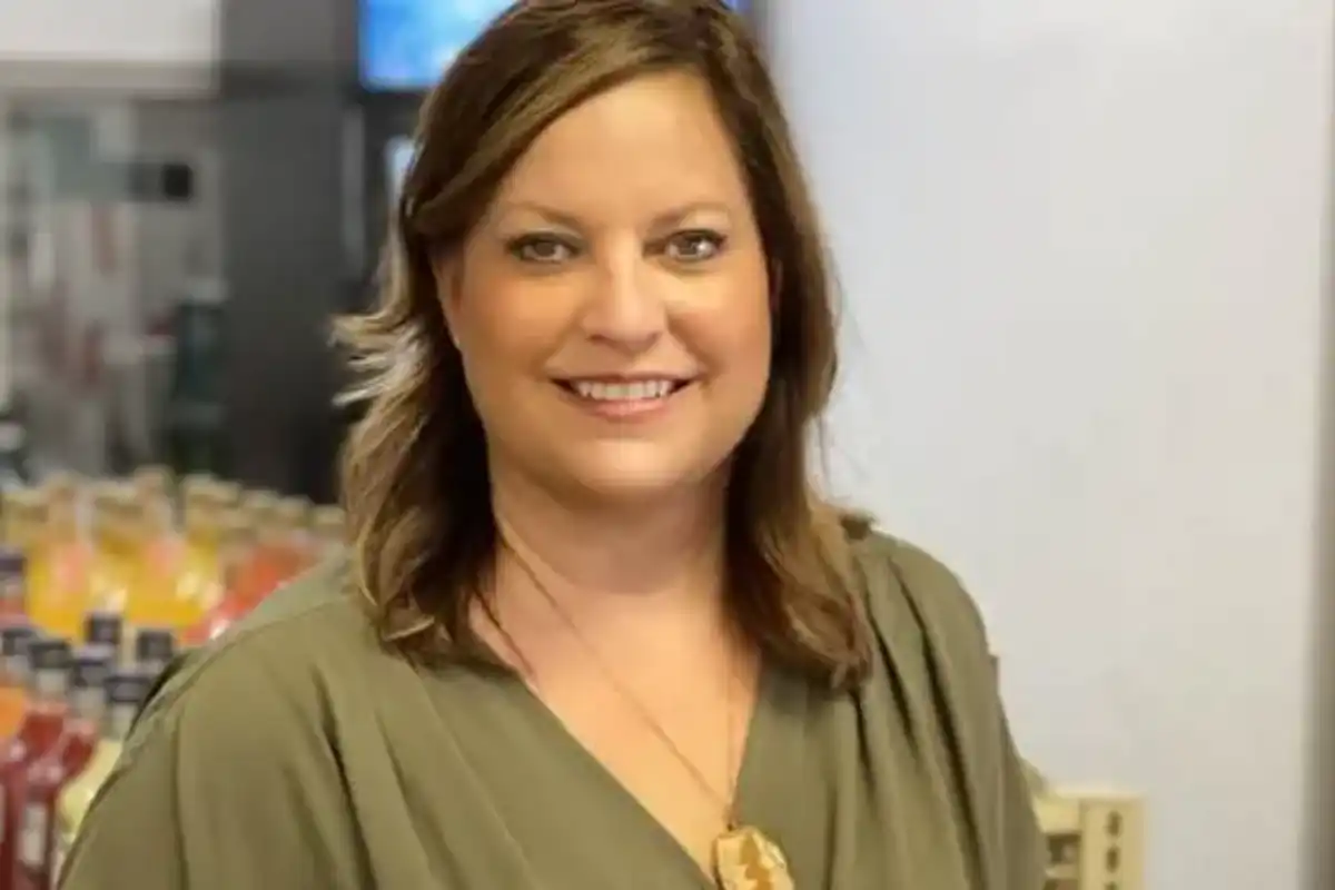 mark ramsey wife sally jane clark is co-owner at moonshiners